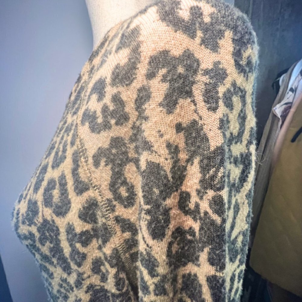 LNA Leopard Animal Print Raglan Brushed Knit Long Sleeve Top Size S - Picture 10 of 11